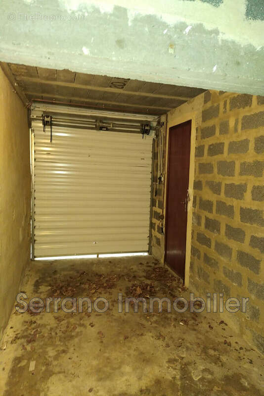 Maison 340 m² à Rognonas  - photo 3