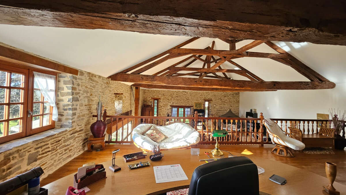 Maison à SAINT-YRIEIX-LA-PERCHE