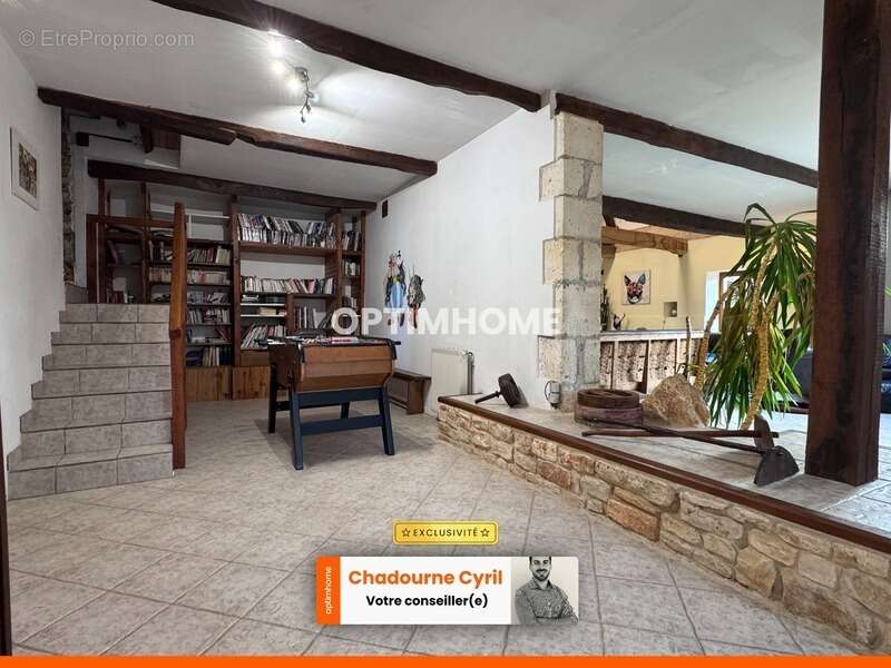 Maison à JAVERLHAC-ET-LA-CHAPELLE-SAINT-ROBERT