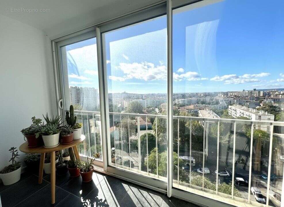 Appartement à MARSEILLE-4E