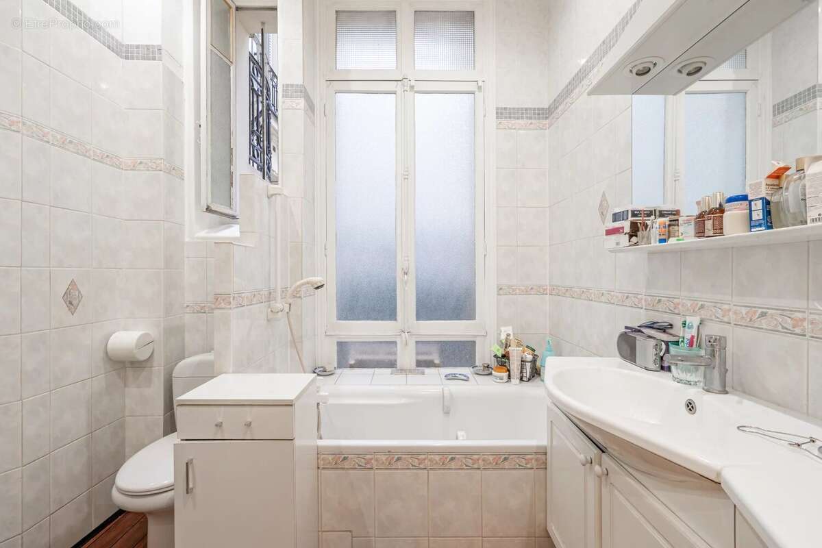 Appartement à NEUILLY-SUR-SEINE