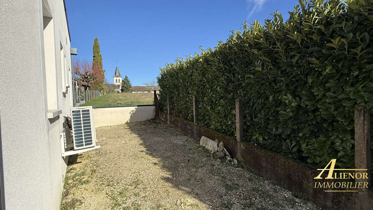 Maison à CHAMPCEVINEL