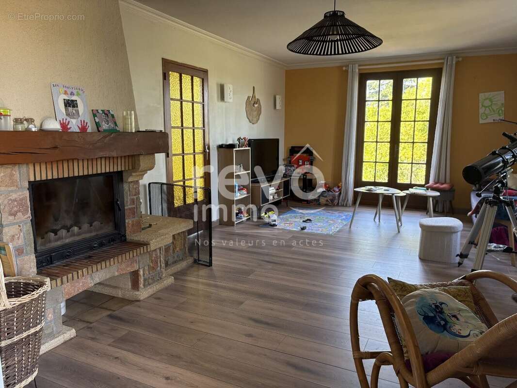 Maison à BEAULIEU-SUR-LAYON