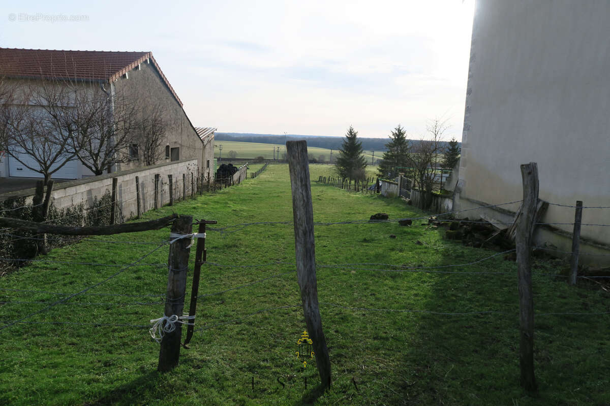 Terrain à BARISEY-LA-COTE