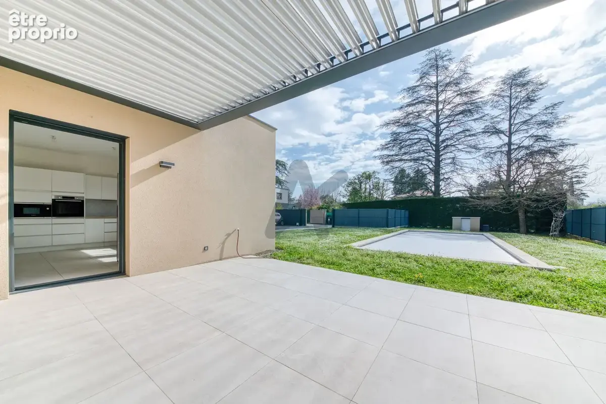 Ecully - Les Serres: Une maison contemporaine de 189m2, 5 chambres, terrasse, jardin, piscine et garage. - photo 4