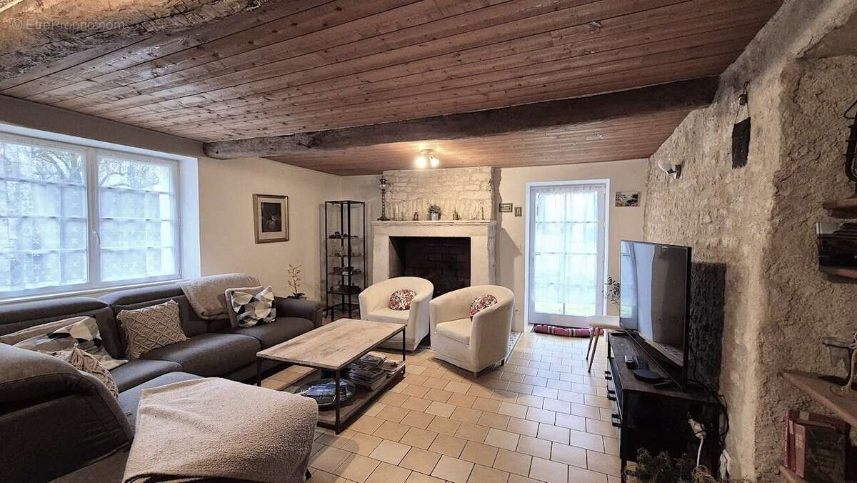 Maison à MOUZEUIL-SAINT-MARTIN