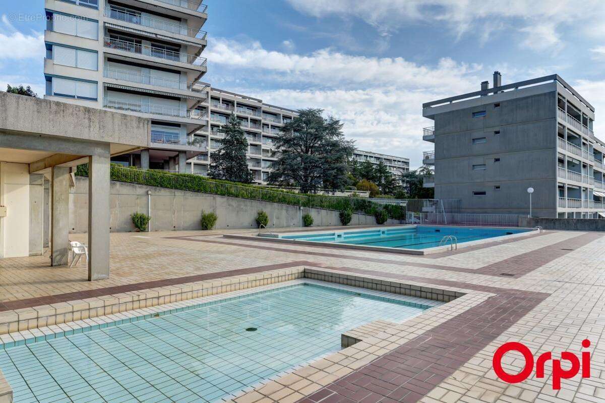 À VENDRE – Chambre avec balcon dans la prestigieuse résidence Le Petit Versailles – Caluire-et-Cuire - photo 5