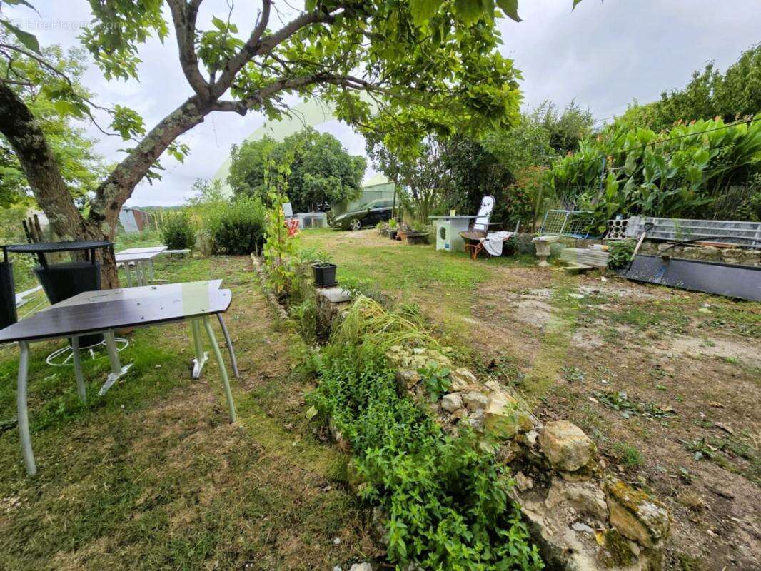 Maison à SAINT-BONNET-SUR-GIRONDE