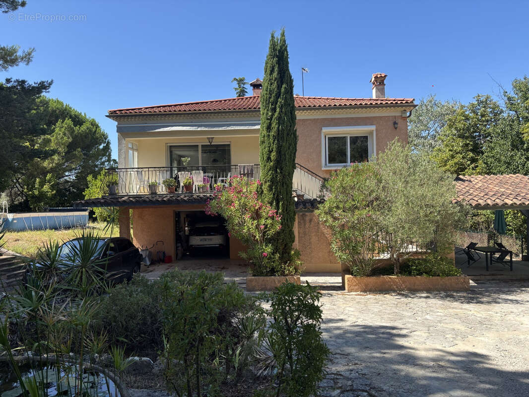 Maison à SIMIANE-COLLONGUE