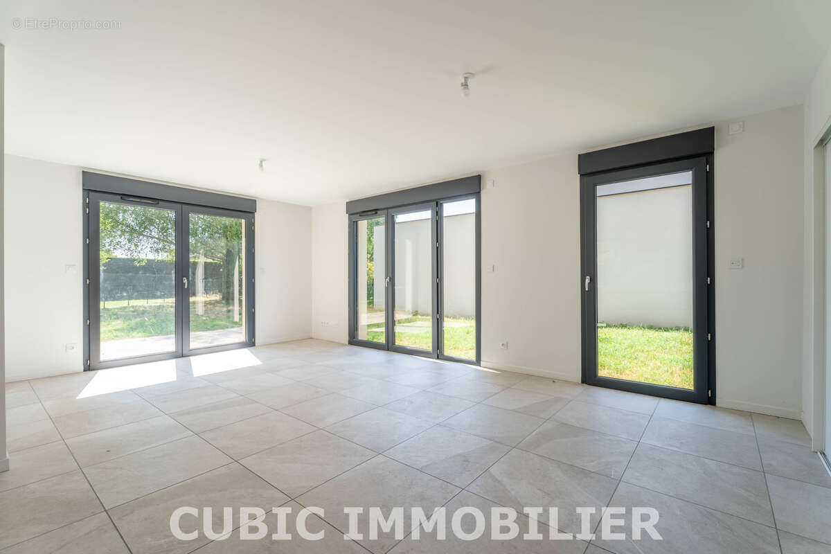 Maison à AMBERIEUX