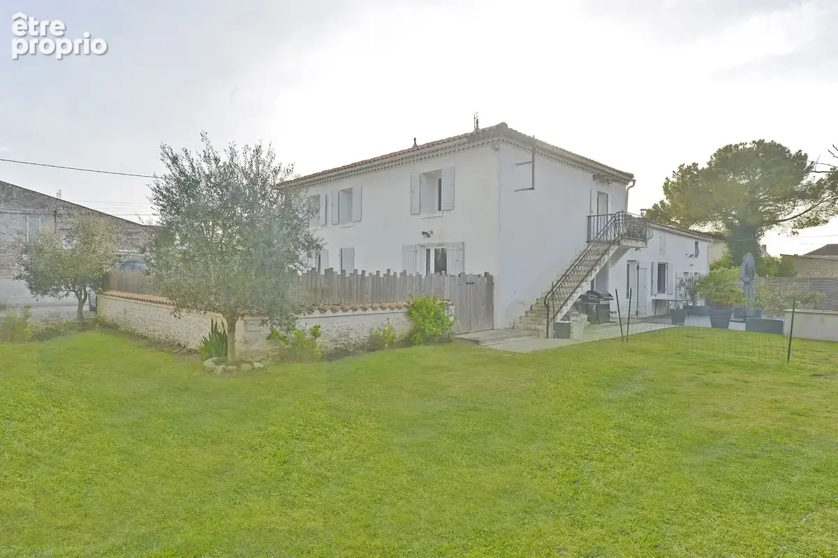 Maison 210 m² à Le Chay  - photo 2