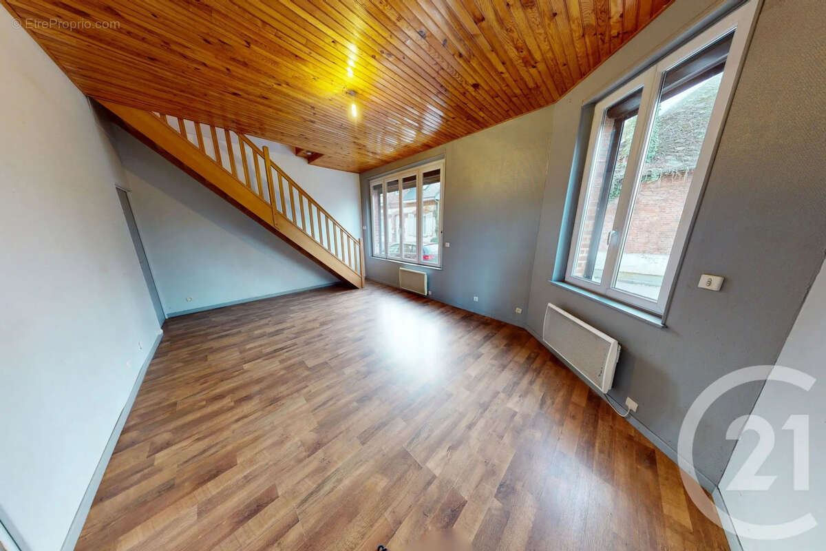 Maison à ETREILLERS