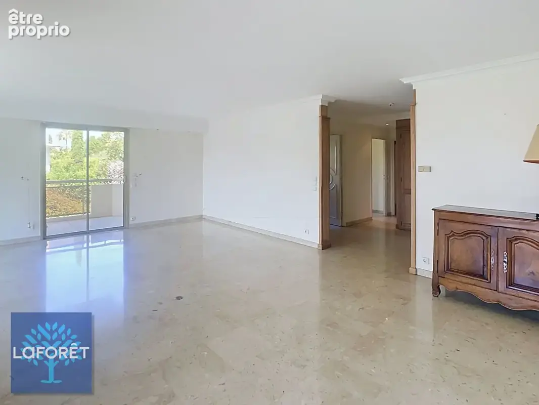 Rare à Cannes Oxford : Vaste 3 pièces, terrasse d'angle plein Sud et vue dégagée - photo 9
