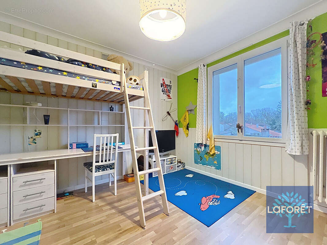 Maison à LA CHAIZE-LE-VICOMTE