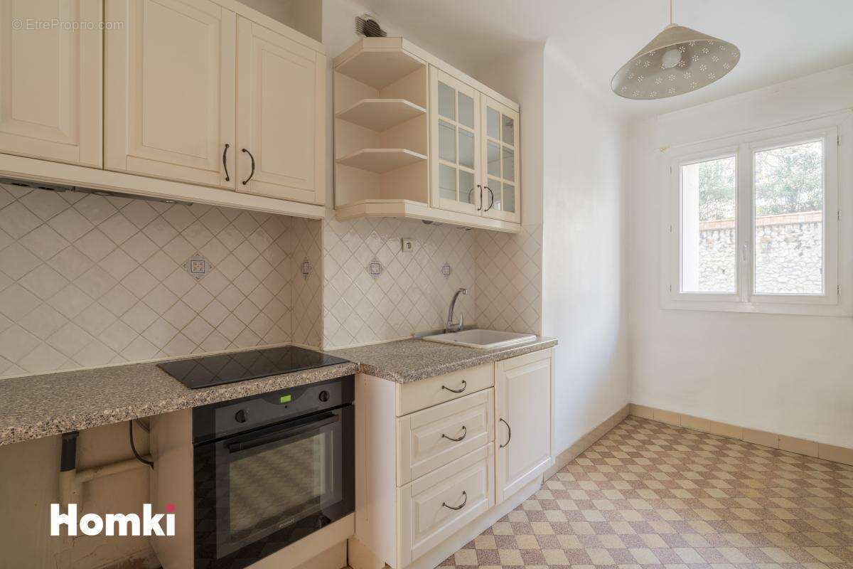 Appartement à MARSEILLE-5E