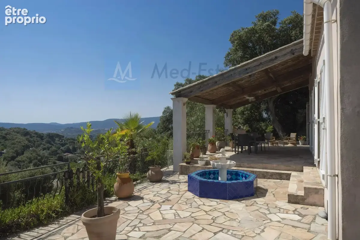 Maison - 2 chambres piscinable et extension possible avec vue panoramique sur le château et village de Grimaud - photo 5