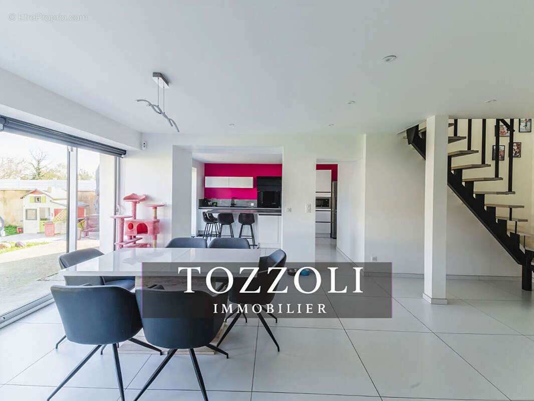 Maison à SATOLAS-ET-BONCE