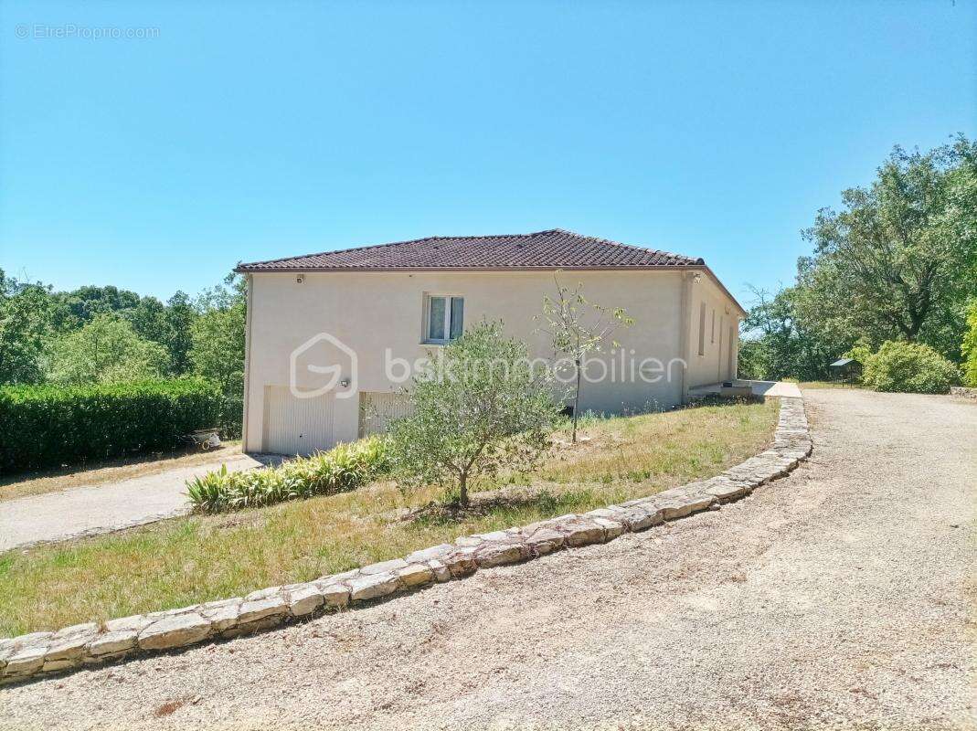  Maison à vendre à Salviac – Vue dominante, piscine, dépendances et terrain de 9 529 m² - photo 19