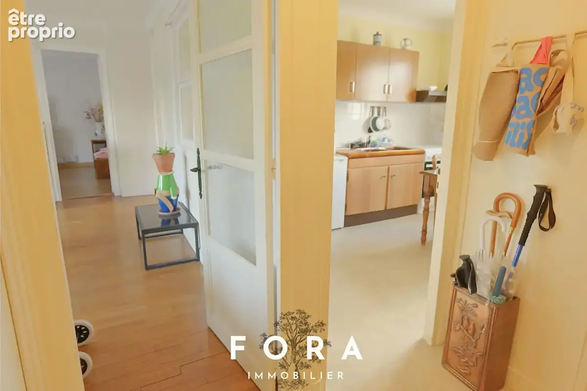 Appartement T3 de 72 m² en parfait état situé en hyper-centre de  Condé-en-Normandie ! - photo 2