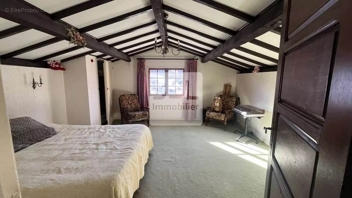 Maison à LAUDUN-L'ARDOISE