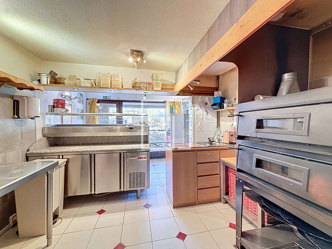 Commerce à ENCHASTRAYES