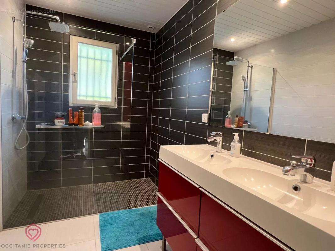 Maison à MONTBRUN-BOCAGE