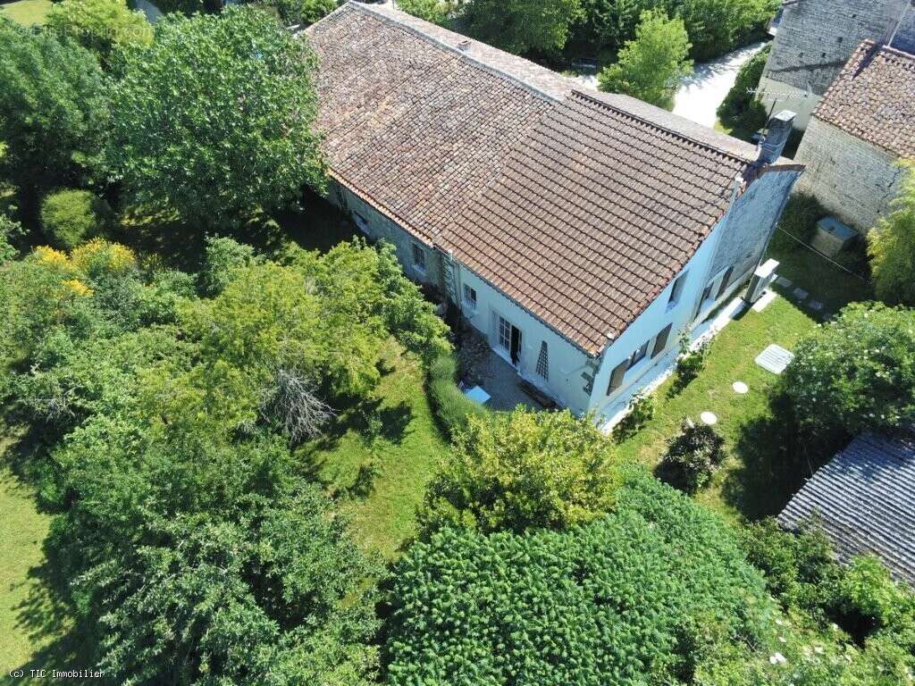 Maison à RUFFEC