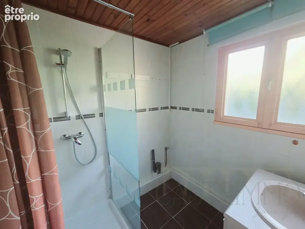 Vendargues  villa de plain-pied t5 sur un beau terrain arboré de 1 648 m² - photo 11