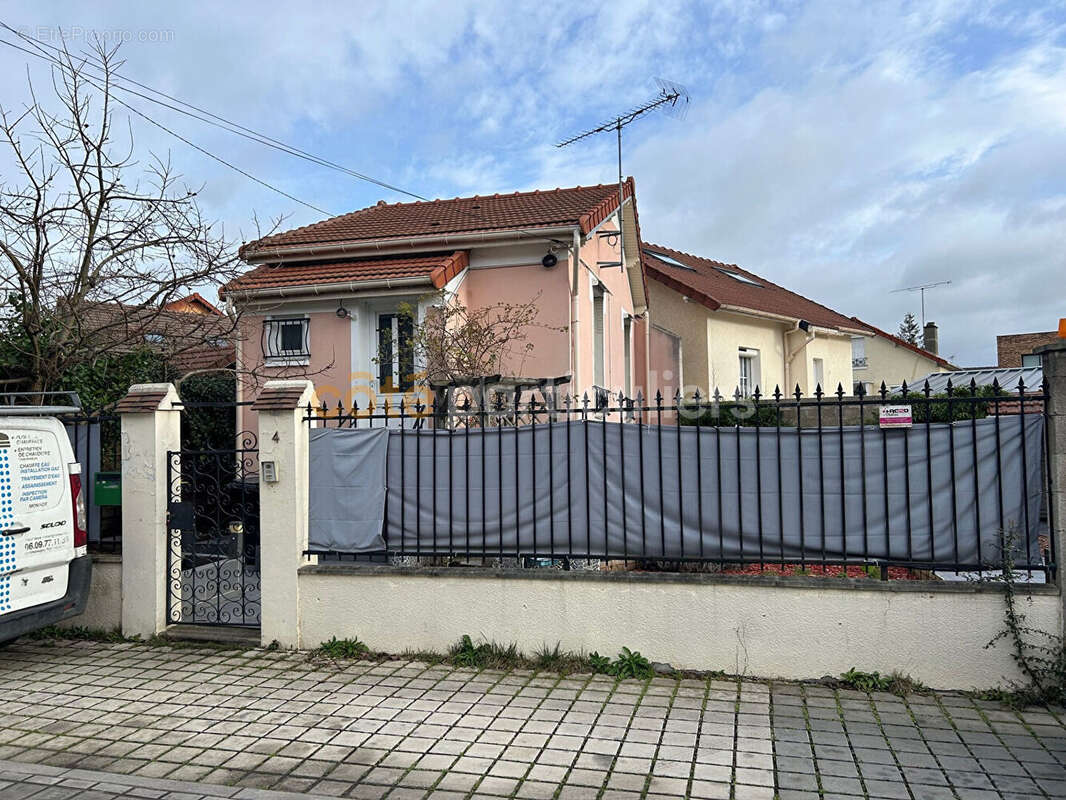 Maison à VILLENEUVE-LE-ROI