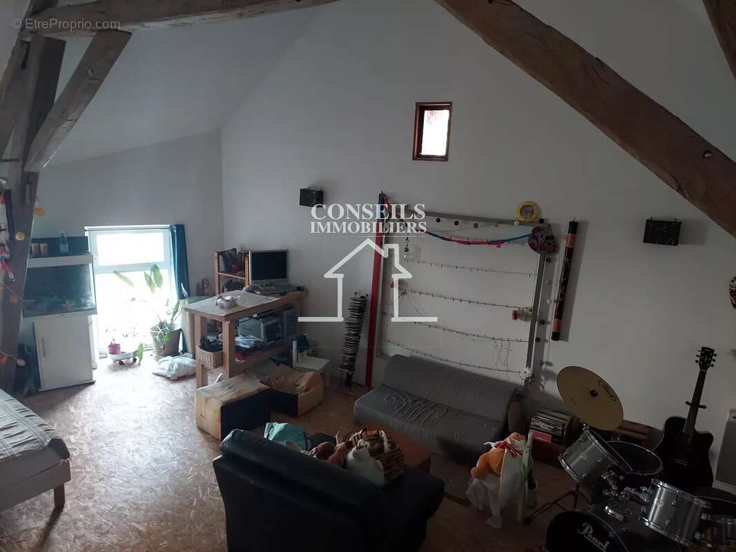 Maison à SAINT-JULIEN-DU-SAULT