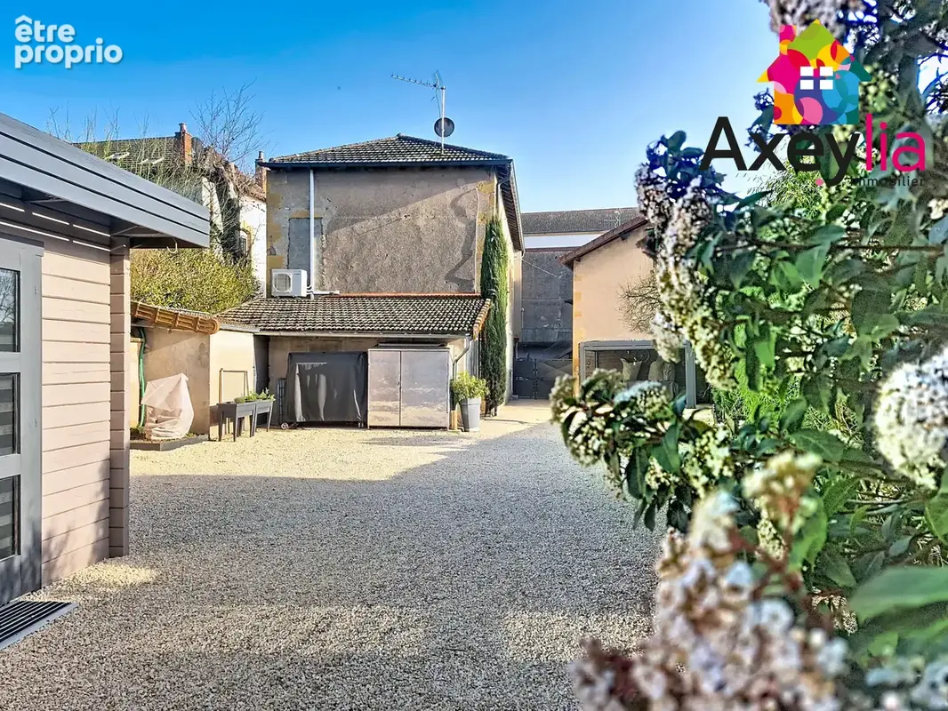 A vendre - proche centre charlieu - maison avec terrain - photo 16