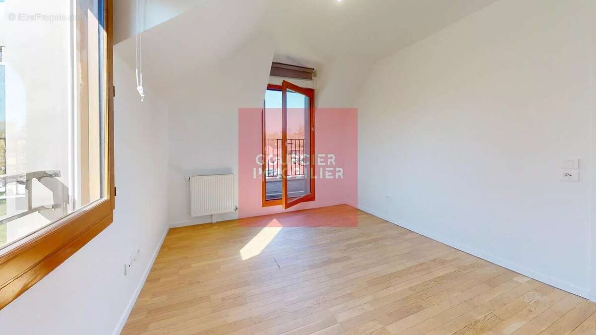Appartement à LE MESNIL-SAINT-DENIS