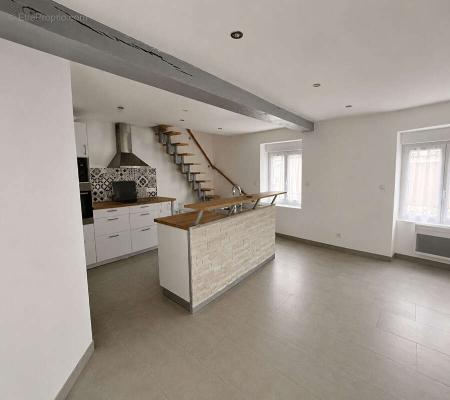 Maison 81 m² à Charnizay  - photo 2
