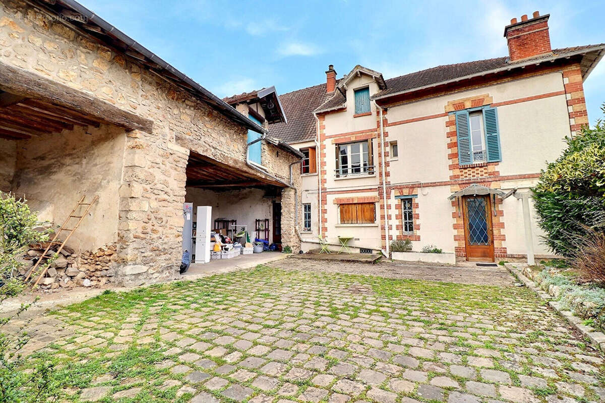 Maison à MAREIL-MARLY