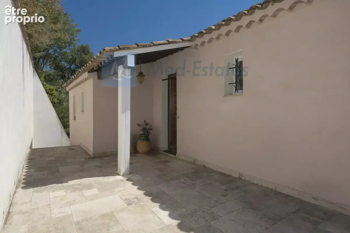 Maison - 2 chambres piscinable et extension possible avec vue panoramique sur le château et village de Grimaud - photo 9