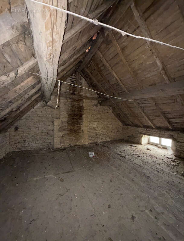 Maison à VEUXHAULLES-SUR-AUBE