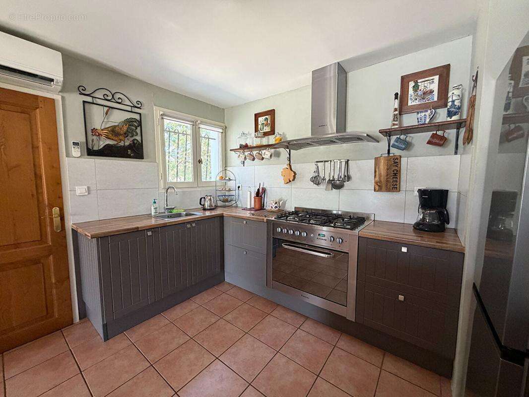 Maison parfaitement entretenue avec piscine et belle vue dégagée - photo 6