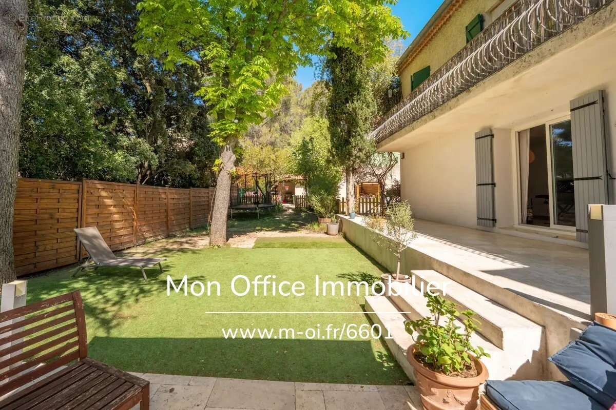 Maison à VENTABREN