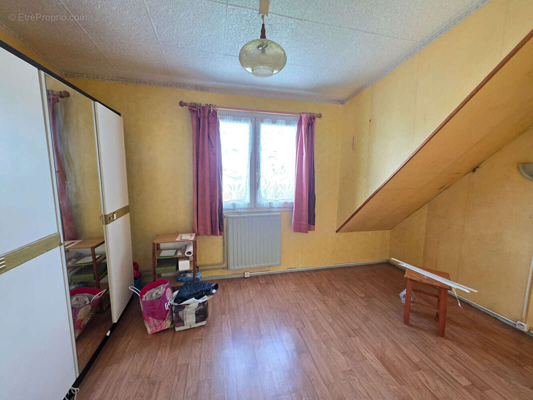 Maison à CREVECOEUR-LE-GRAND