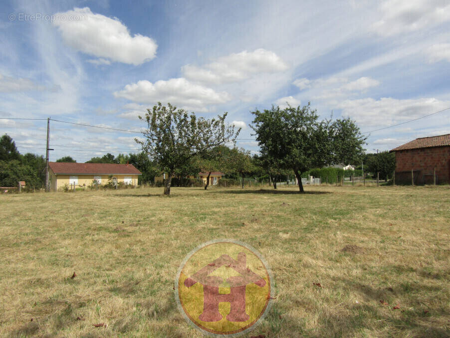 Terrain à ROCHECHOUART