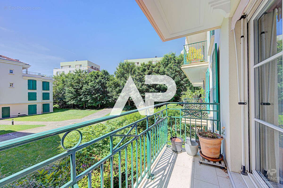 Appartement Rueil Malmaison 3 pièce(s) 82.49 m2 - photo 2