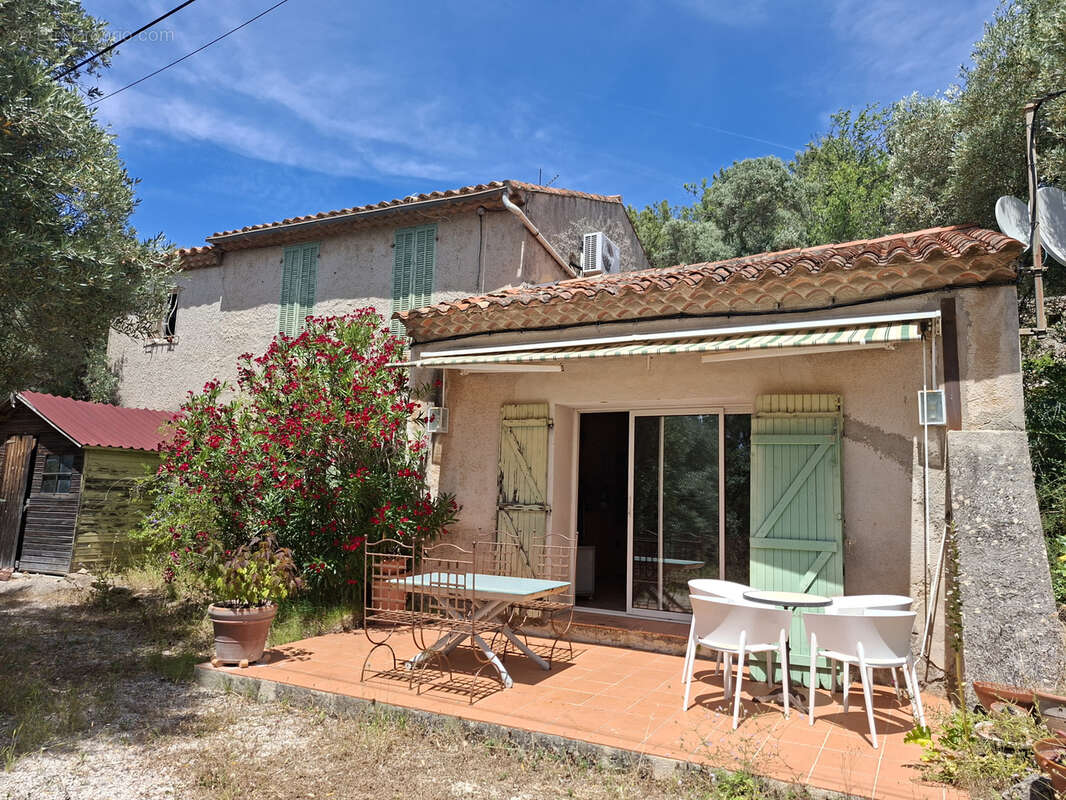 Maison à SAINT-CYR-SUR-MER
