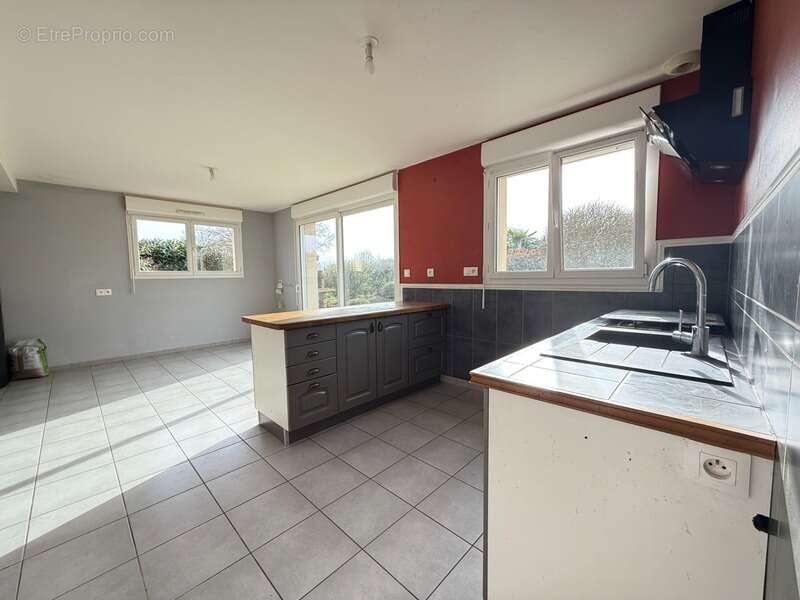 Maison à MESLAY-DU-MAINE