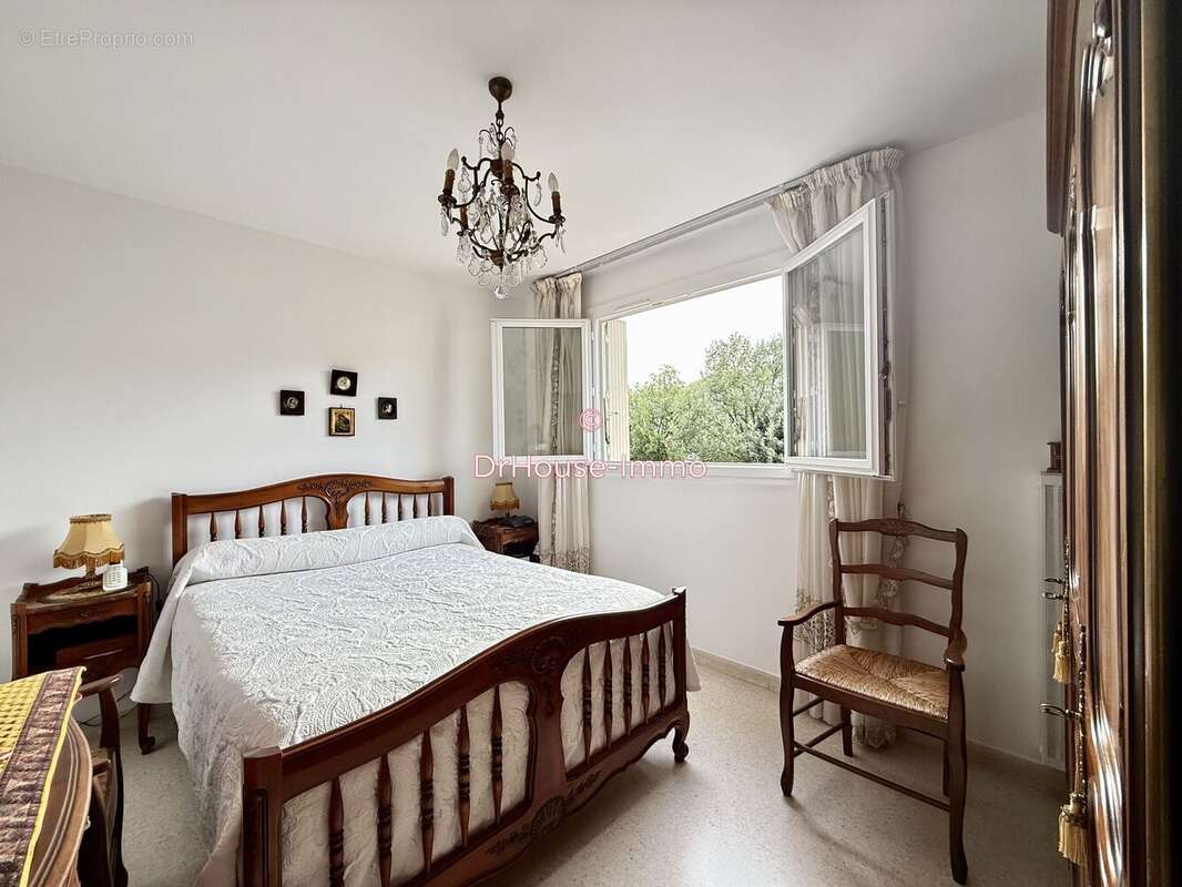 Appartement à SAINT-LAURENT-DU-VAR