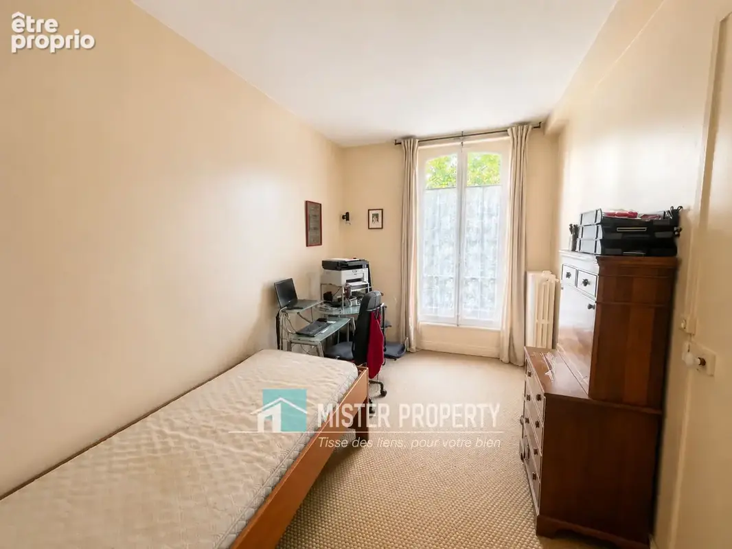 Rare à Bois-Colombes - Maison individuelle 7 pièces avec jardin et nombreuses possibilités - photo 9