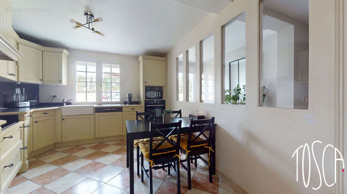 Maison à LE CHATELET-EN-BRIE