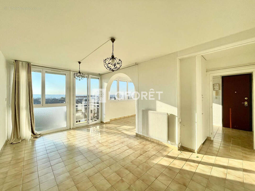 Appartement à SARTROUVILLE