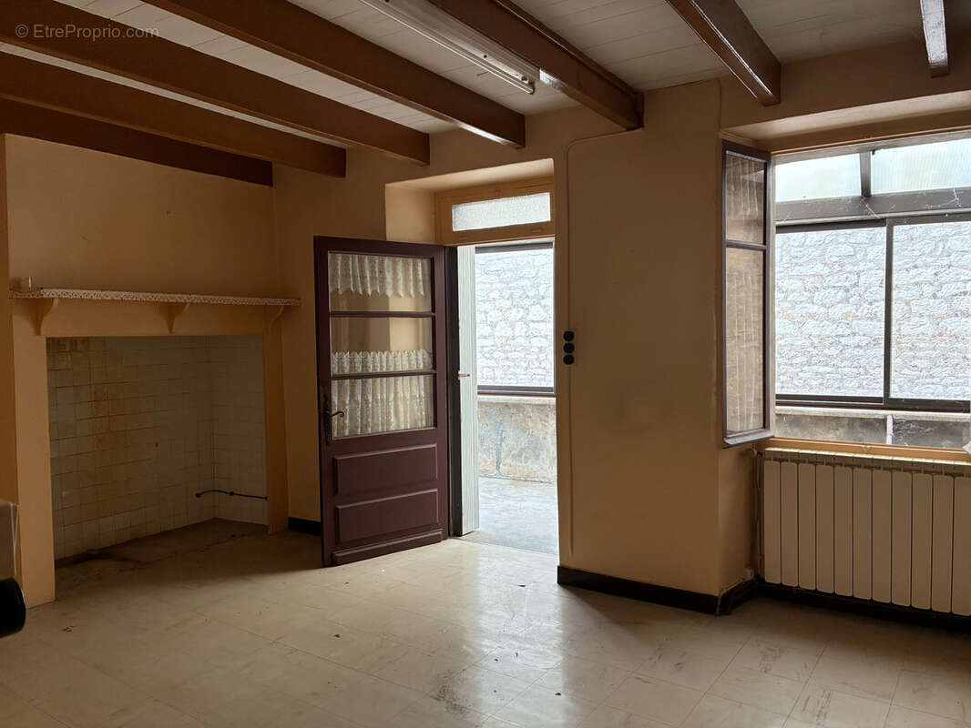 Maison à CASTELNAU-MONTRATIER