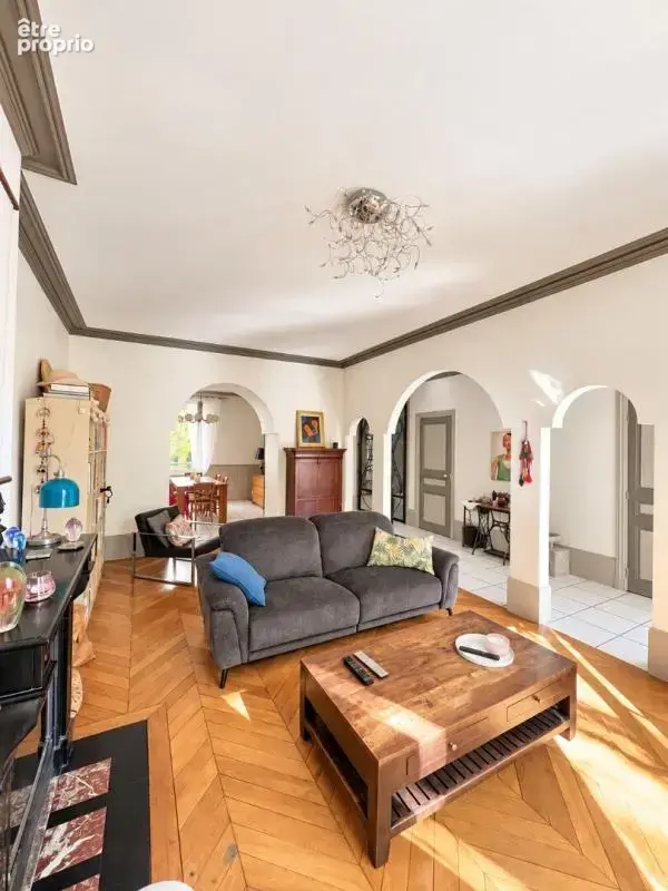 Maison de maître avec piscine et terrain arboré de 1 600 m² - photo 10