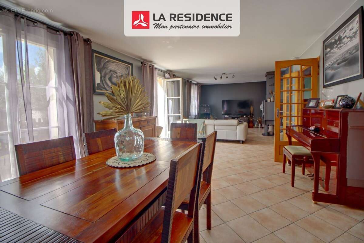 Maison à LES CLAYES-SOUS-BOIS